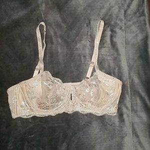 Victoria's Secret Bra 36C Beige and Silver NWOT